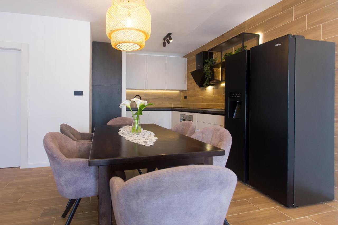 Angolo Apartman *